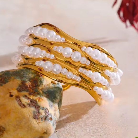ZARA cuff Gold and White Pearl Bracelet - Picture 4 of 5